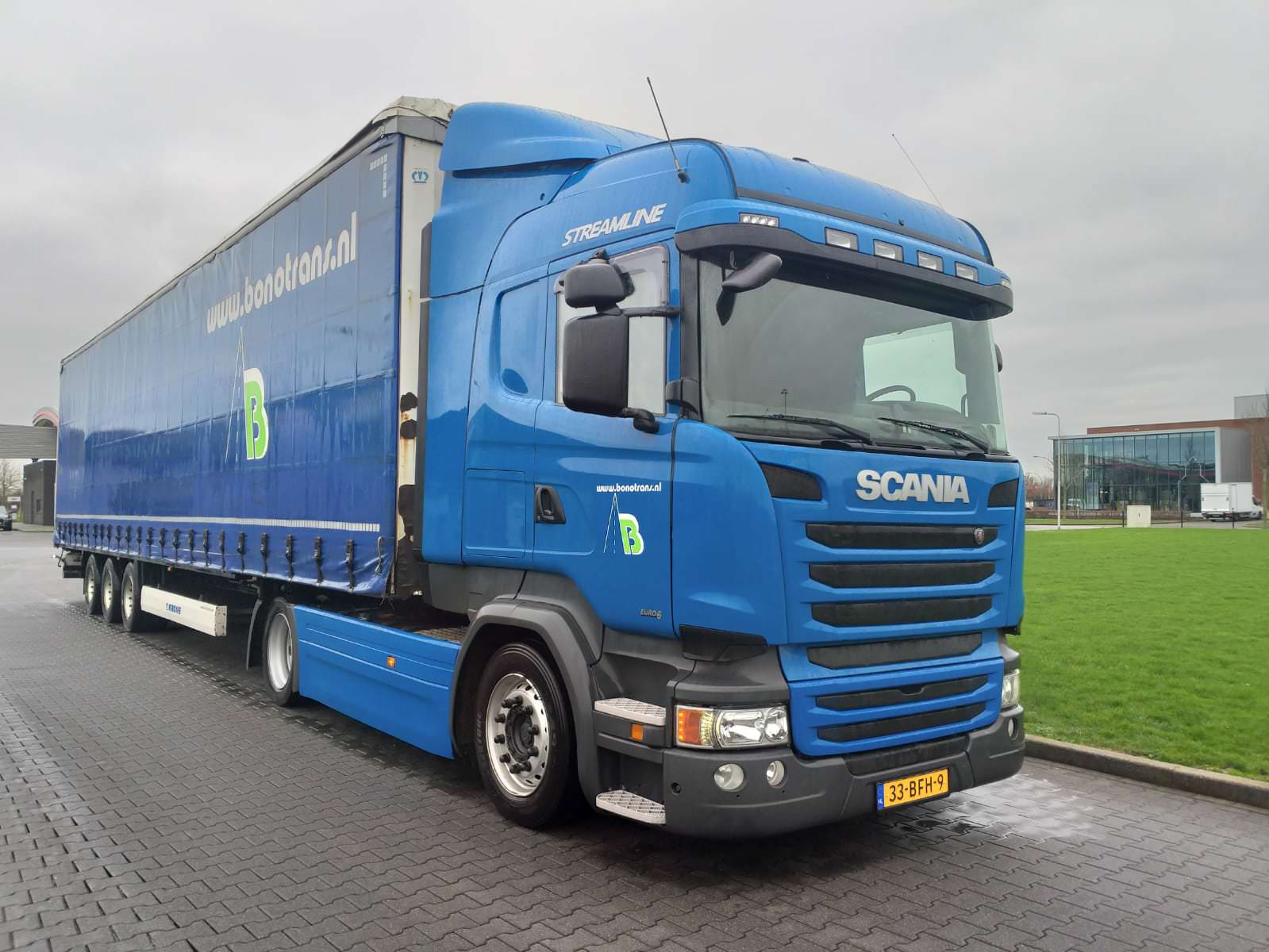 Bonotrans vrachtwagen onderweg Bonotrans vrachtwagen onderweg